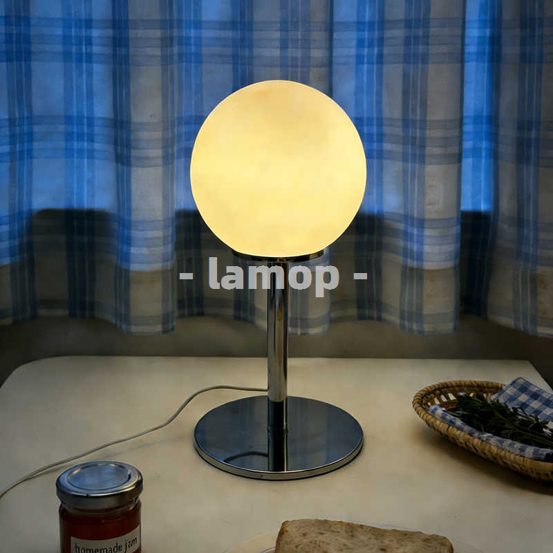 Led Lighting Decor - Melkwitte massieve globe chromen dunne paal