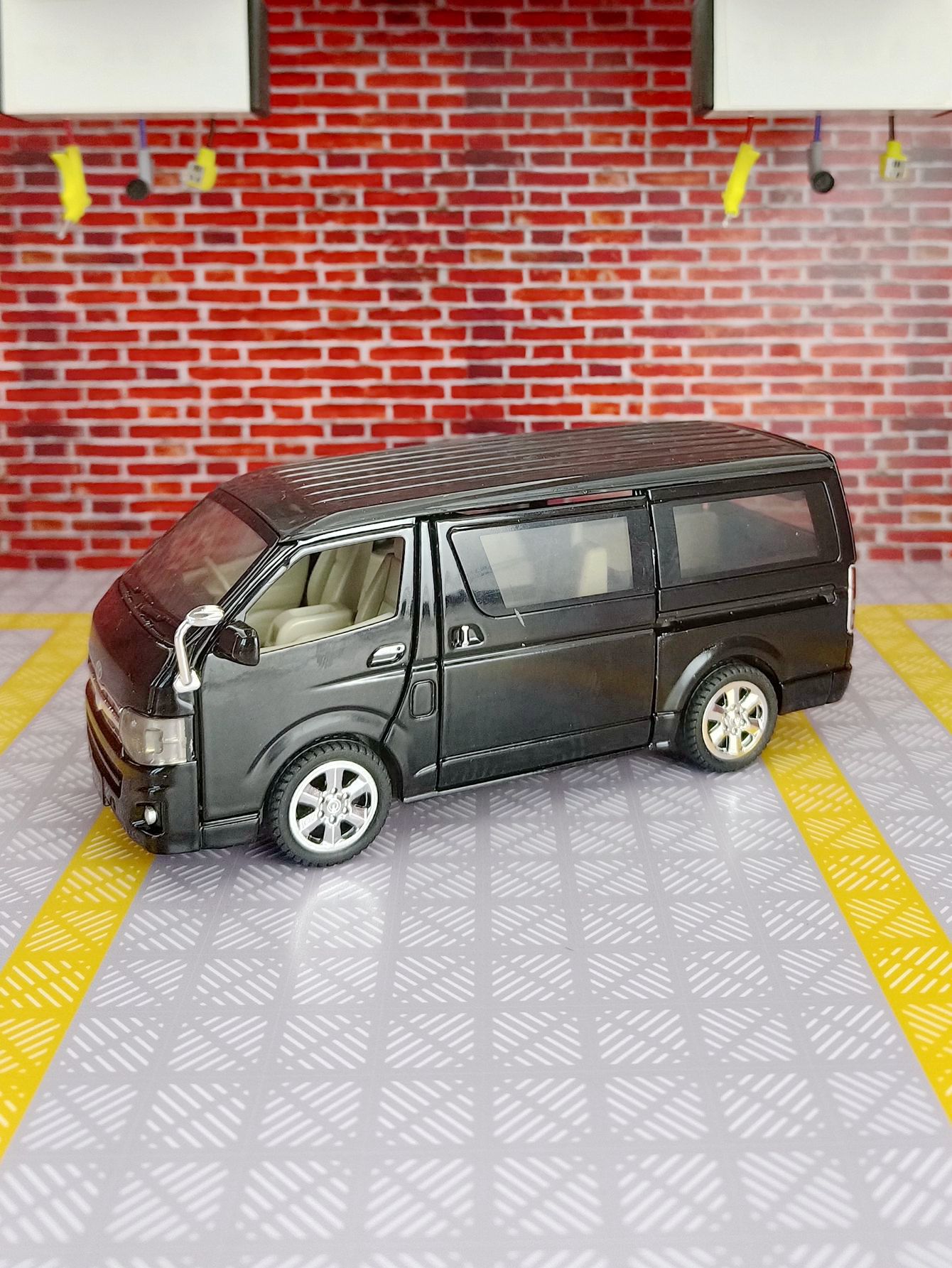 1:32 simulatie Toyota Hiace mo - Decor Lighting Returns recensie en prijs