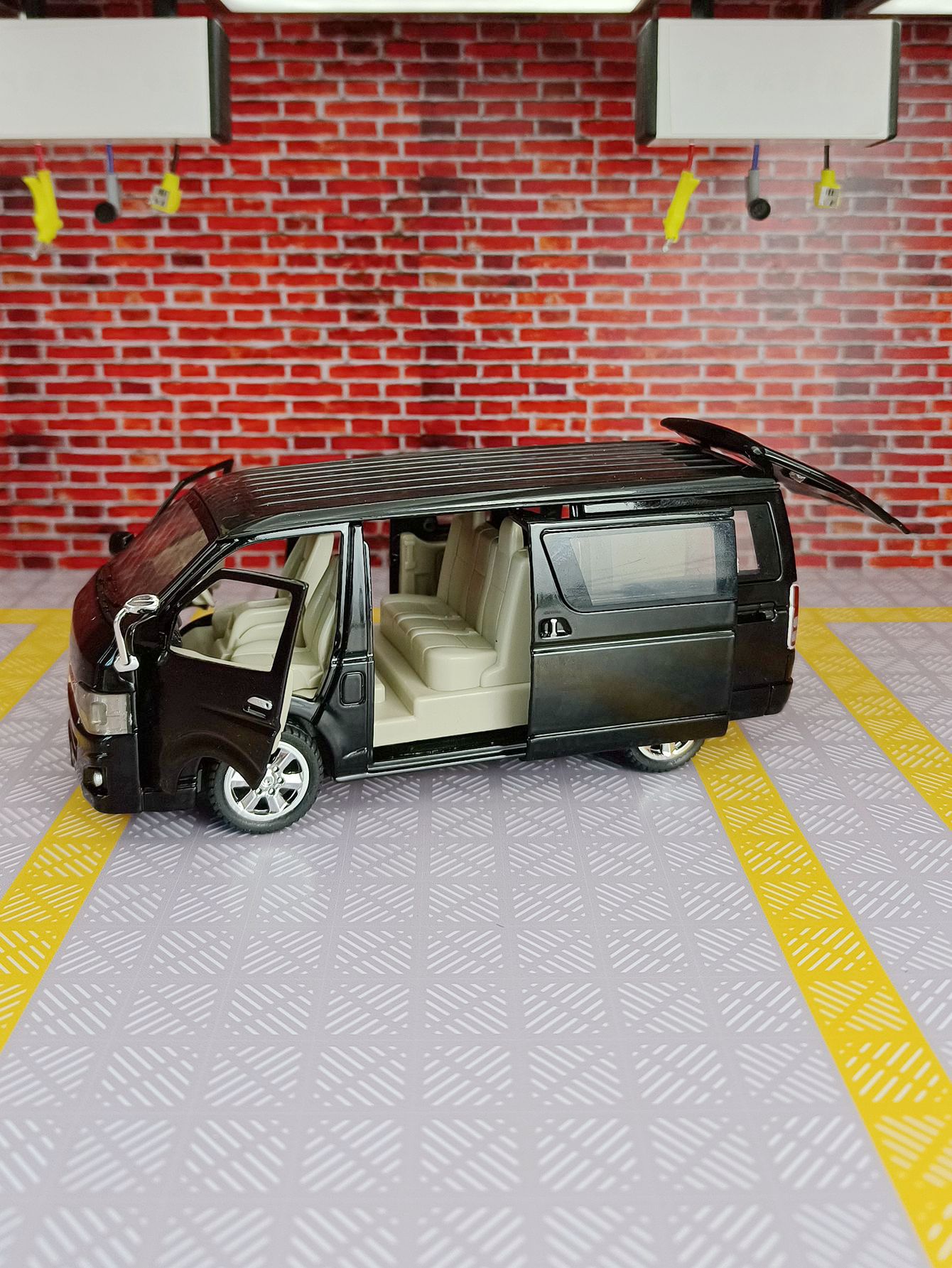 1:32 simulatie Toyota Hiace mo - Decor Lighting Returns recensie en prijs