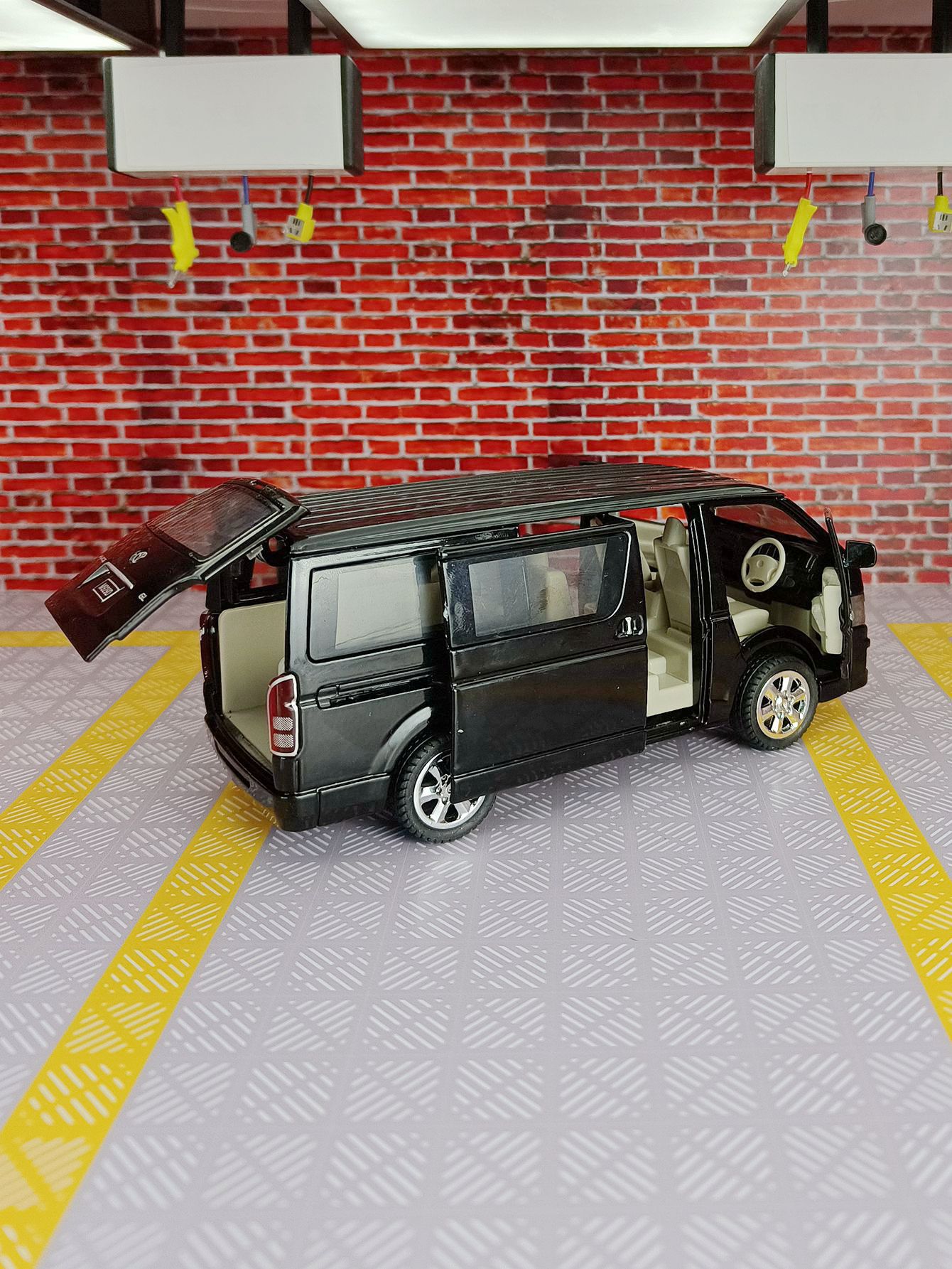 1:32 simulatie Toyota Hiace mo - Decor Lighting Returns recensie en prijs